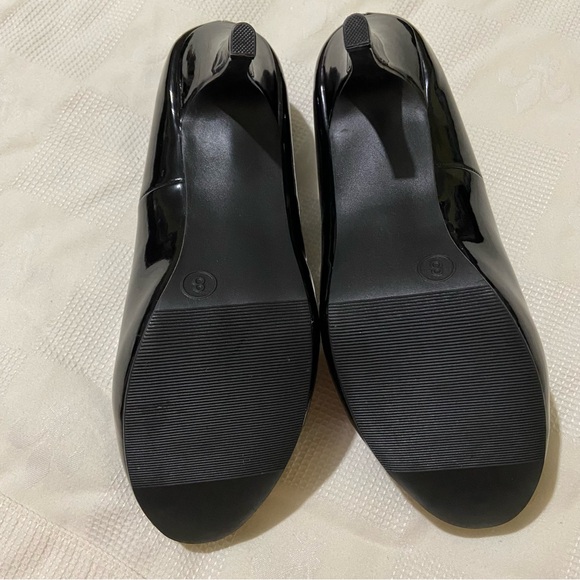 Mossimo Black Patent Pumps. 4 inch heel. - Picture 4 of 10